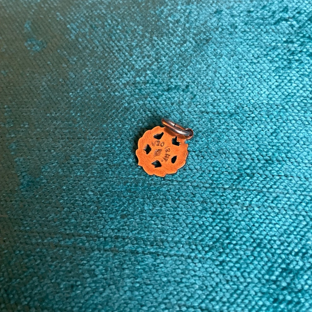 Gold star pendant charm - Picture 4 of 5